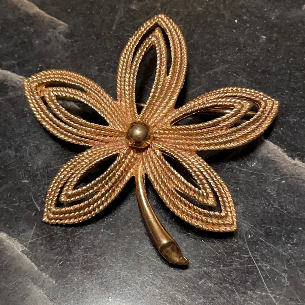 Vintage Trifari gold leaf shaped pin